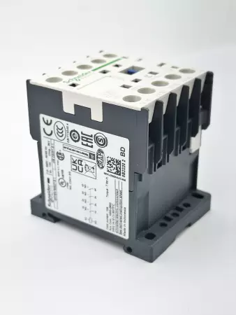 NEW Schneider Electric CA3KN40BD Control Relay 600VAC 10Amp 24VDC 