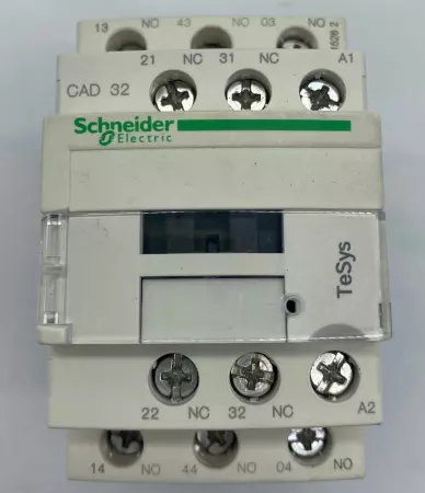  Schneider Electric CAD32 Contactor 600V 10Amp 