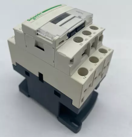  Schneider Electric CAD32 Contactor 600V 10Amp 