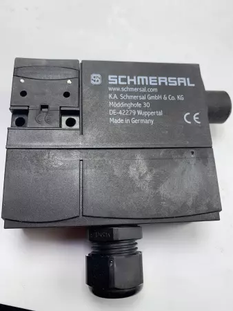 Schmersal AZM 170SK-02/10ZRK-2197 Safety Interlock Switch 24VAC/DC 