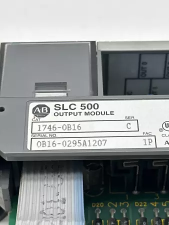  Allen-Bradley 1746-OB16 SER.C Output Module 