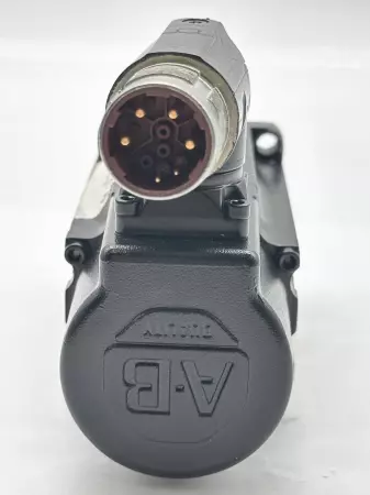 Allen-Bradley VPL-B0631T-PJ12AA SER.A AC Servo Motor, 0.42 HP 