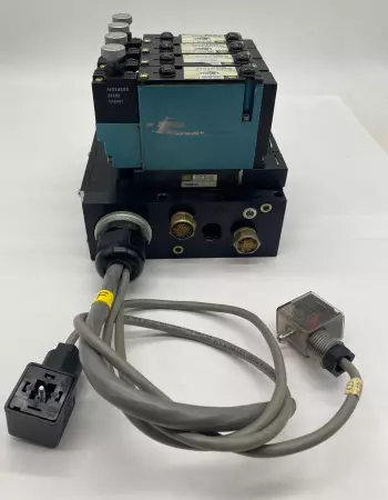  92A-AAB-000-DM-DFFP-4DN 4 VALVES W/ CIRCUIT BAR 899D Lot of 4