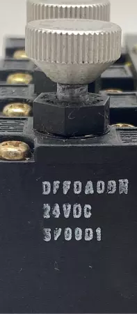  92A-AAB-000-DM-DFFP-4DN 4 VALVES W/ CIRCUIT BAR 899D Lot of 4