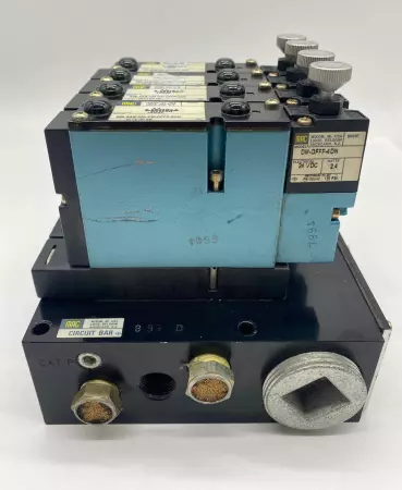  92A-AAB-000-DM-DFFP-4DN 4 VALVES W/ CIRCUIT BAR 899D Lot of 4