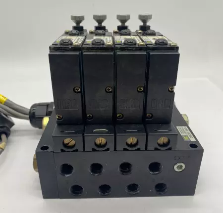  92A-AAB-000-DM-DFFP-4DN 4 VALVES W/ CIRCUIT BAR 899D Lot of 4