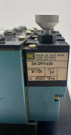  92A-AAB-000-DM-DFFP-4DN 4 VALVES W/ CIRCUIT BAR 899D Lot of 4