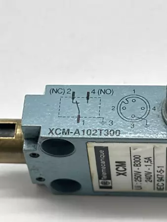 Telemecanique XCM-A102T300 Limit Switch W/Steel Roller Plunger 1.5Amp 