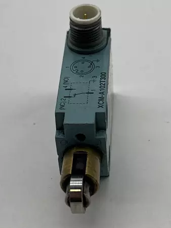 Telemecanique XCM-A102T300 Limit Switch W/Steel Roller Plunger 1.5Amp 