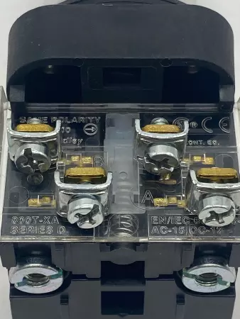 Allen-Bradley 800T-QAH2W SER.U White Pushbutton W/Led Module 