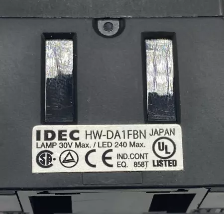 Idec HW1L-MF2F10QD-G-24V Pushbutton, Green 