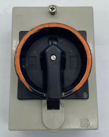 Moeller P1-32 Disconnect Switch W/HI11-P1/P3 Auxiliary Switch 