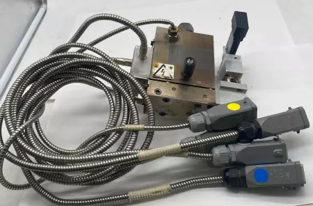 Nordson 757639A Hot Melt Spray Applicator Head W/7157157 Valve 