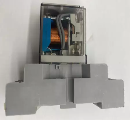 Allen-Bradley 700-HC24Z24 SER.D Miniature Relay 24VDC 7A W/700-HN128 Socket 