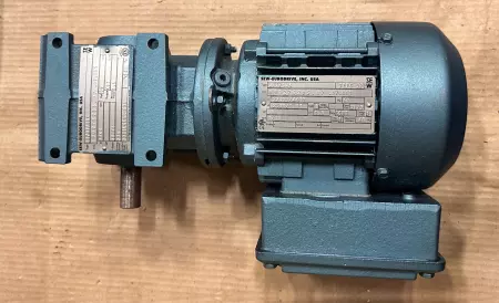 Sew-Eurodrive DFT71D4 Gearmotor 0.5HP W/S37DT71D4 Gearbox 28.76:1 Ratio 