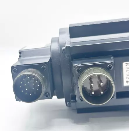 Yaskawa USAREM-05CFJ11 AC Servo Motor  500W 