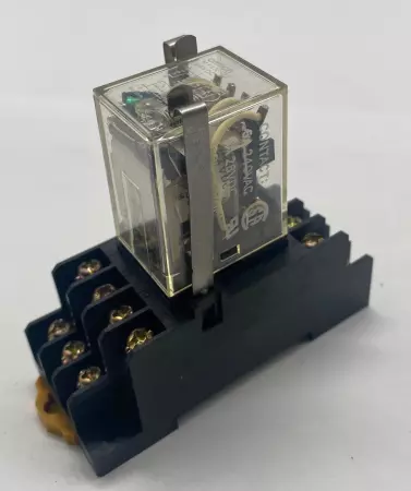 Omron MY4N-D2 Relay 240VAC 5Amp 24VDC Coil W/2-M4X10 Socket 