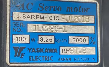 Yaskawa USAREM-01C FJ12018 AC Servo Motor 100W, Mounting Bracket 