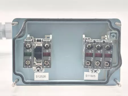 Schneider Electric S12526 Control Box W/ZBE-101/102 Contact Blocks 