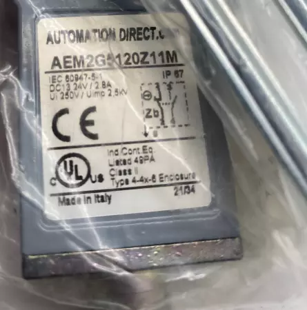 AutomationDirect AEM2G5120Z11M Limit Switch W/Roller Plunger 2.8Amp 