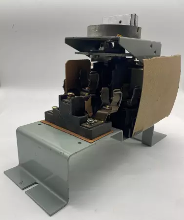 General Electric 565B714G42 3-Pole QMW Switch 