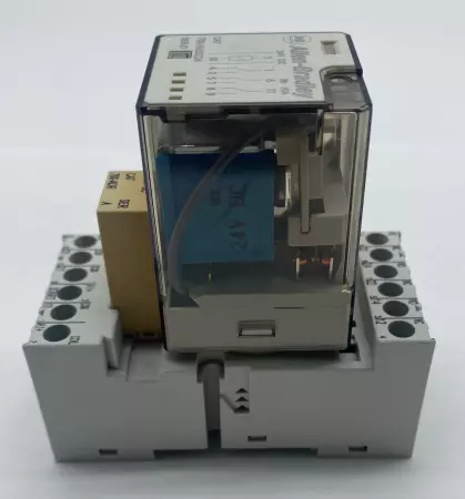 Allen-Bradley 700-HA33Z24 SER.D Tube Base Relay, 24VDC 10A W/ 700-HN205 Socket 