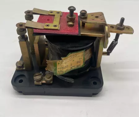 Ward Leonard Electric 146-100 Relay 300VDC 1Amp, 1.0Amp Coil 