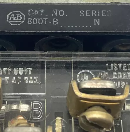 Allen-Bradley 800T-B SER.N Red Pushbutton W/800T-XA Contactor Block 