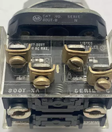 Allen-Bradley 800T-B SER.N Red Pushbutton W/800T-XA Contactor Block 