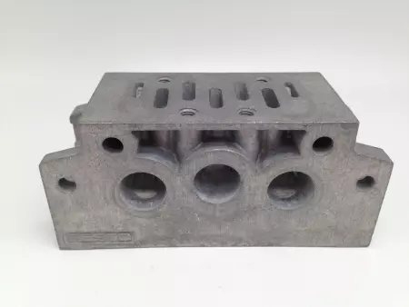  FESTO NAVW-1/4-1-ISO 152789 MANIFOLD SUB-BASE W/90 DEGREE CONNECTIONS 