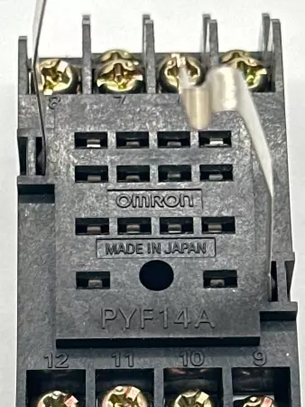 Omron PYF14A Relay Socket, 250V 5A, 14-Pin 