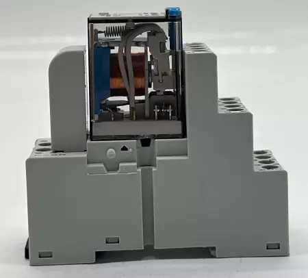 Allen-Bradley 700-HC24Z24-3 SER.D Relay 24VDC 7Amp W/700-HN104 Socket 