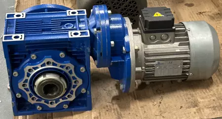 Motovario T80B4 Gearmotor 1.20HP, with Gearbox Ratio 40:1 PN:5250579 