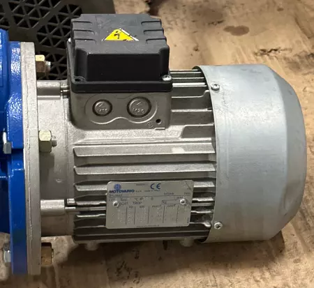 Motovario T80B4 Gearmotor 1.20HP, with Gearbox Ratio 40:1 PN:5250579 