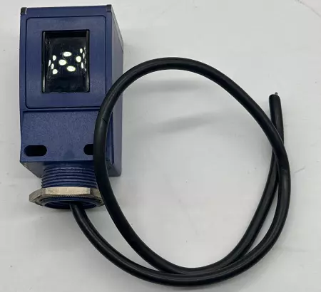 Telemecanique XUC-8ARCTL2 Photoelectric Sensor 240V 