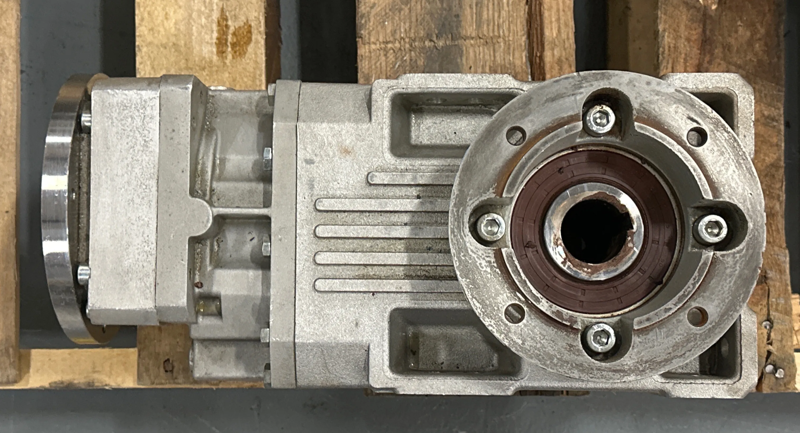 Bonfiglioli 3E60G158L60001 Right Angle Speed Reducer, Ratio 59.4:1 