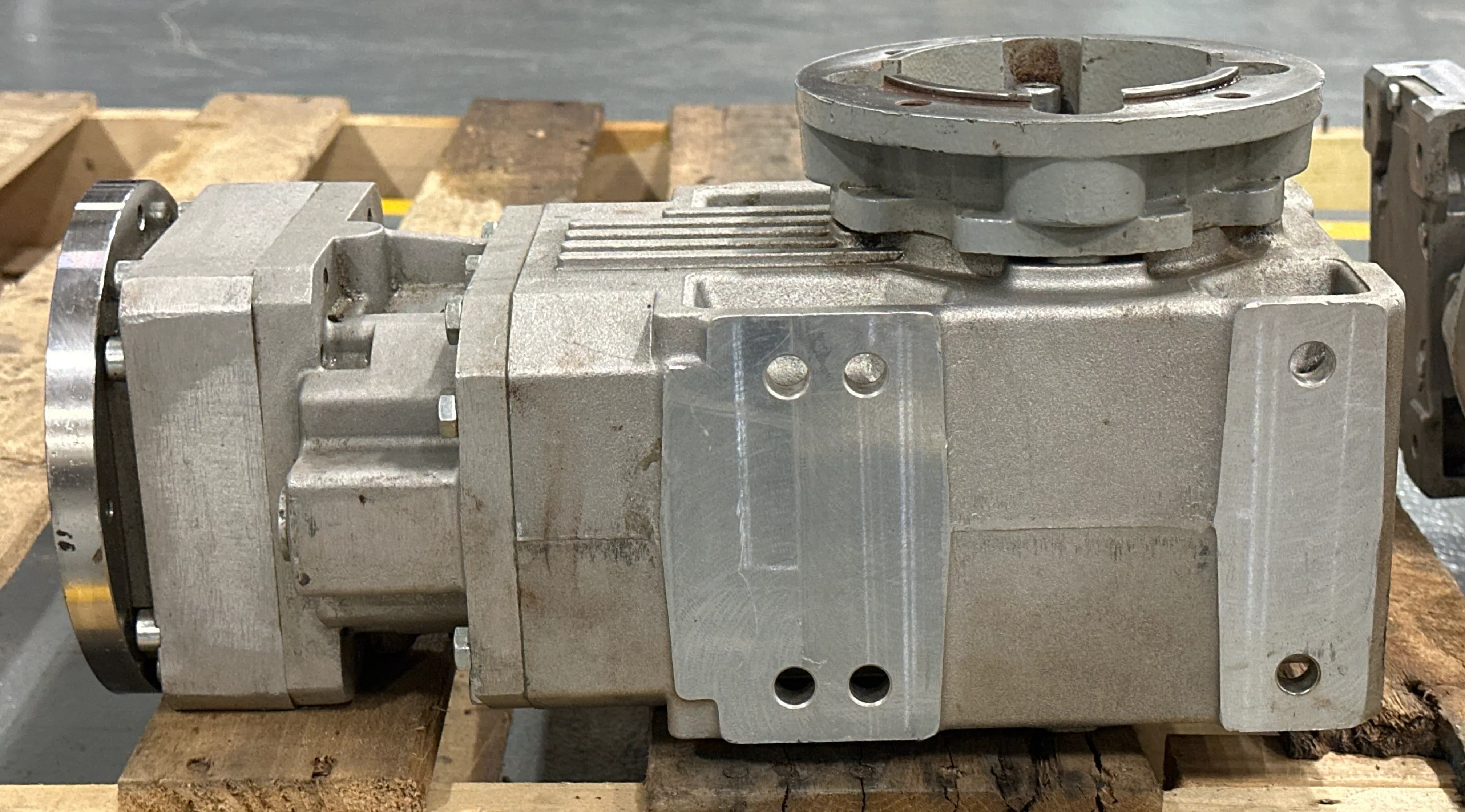 Bonfiglioli 3E60G158L60001 Right Angle Speed Reducer, Ratio 59.4:1 