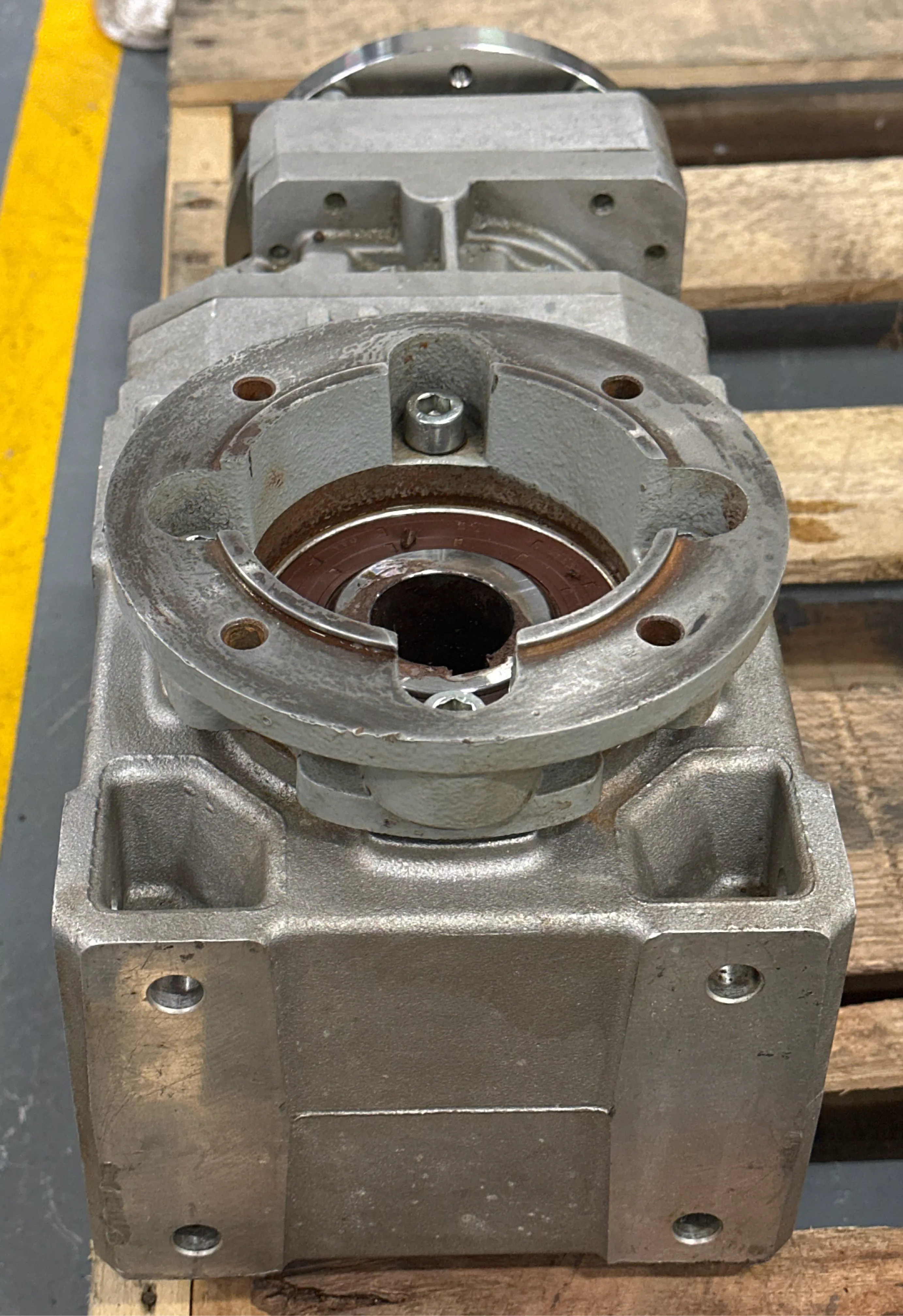 Bonfiglioli 3E60G158L60001 Right Angle Speed Reducer, Ratio 59.4:1 