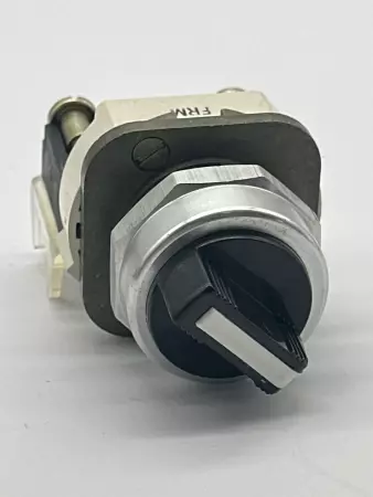 Allen-Bradley 800T-J2 SER.T Selector Switch W/Contact Block 