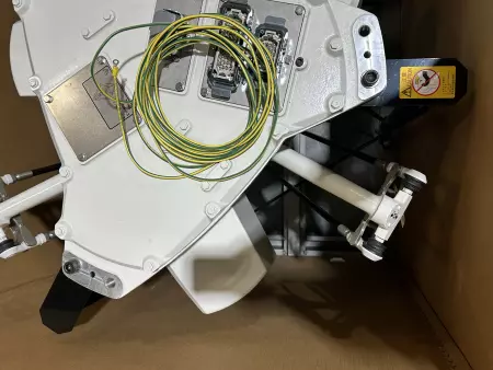 Fanuc A05B-1524-B208/A05B-2615-B122 Robot with Controller Unit, Low Hours 