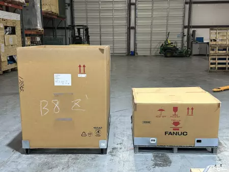 Fanuc A05B-1524-B208/A05B-2615-B122 Robot with Controller Unit, Low Hours 