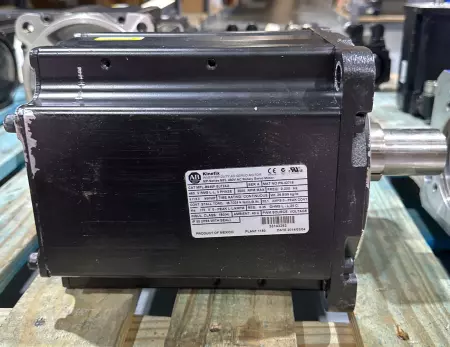 Allen-Bradley MPL-B640F-SJ72AA SER.A AC Servo Motor, 8.2HP 