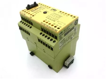 Pilz PNOZ-XM124VDC4NO1NC Safety Relay PN 774600 - IN GERMANY 