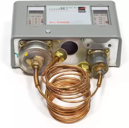 Johnson Controls PC-3020-3000 Pneumatic Receiver/Controller - IN GERMANY 