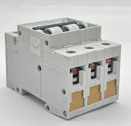 Siemens 5SX23 3-Pole Circuit Breaker, 400VAC 6A 