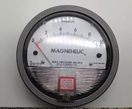 DWYER 2000-10KPA DWYER MAGNEHELIC PRESSURE GAUGE 0 TO 10 KILOPASCAL, PN# 2000-10KPA 