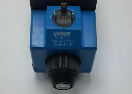 NEW Vickers 02-119477 Directional Valve 