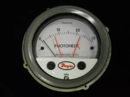 Dwyer 168243-00 Photohelic Pressure Gauge 0-30 KPA 