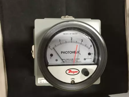 NEW Dwyer 3004 C Photohelic® Pressure Gauge 25Psi 