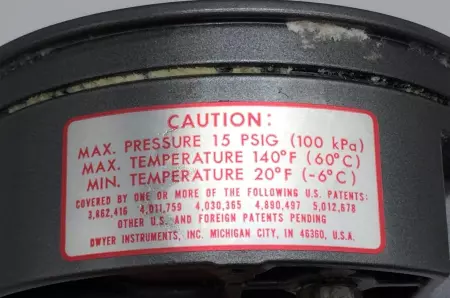  DWYER W24V SW Magnehelic Pressure Gauge 0 - 70 Millibars TESTED 